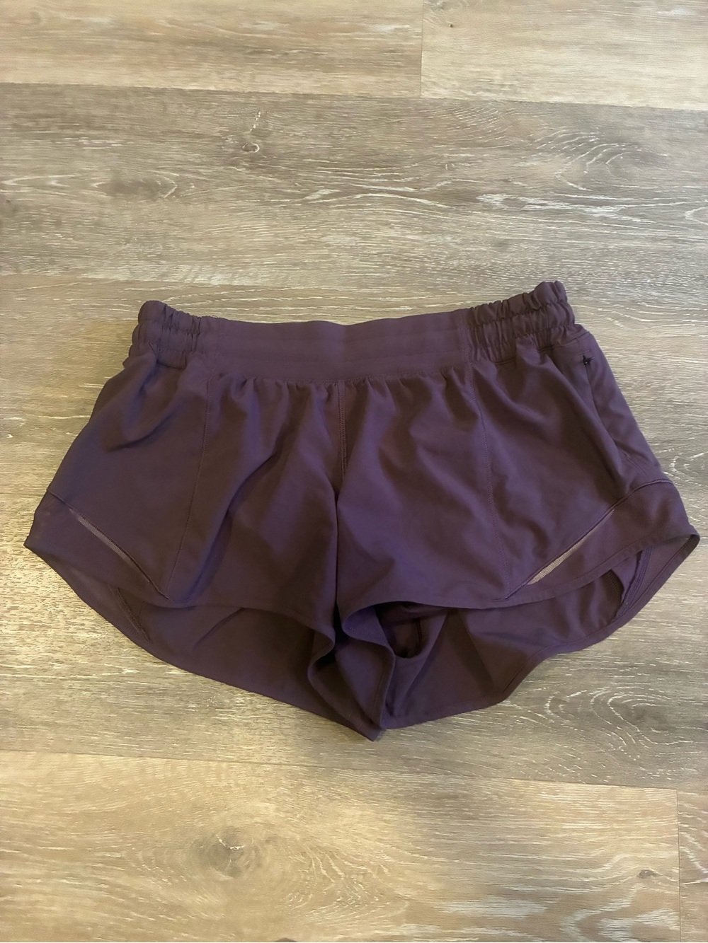 Lululemon Womens Size 8 Plum Athletic Shorts Ruched Sides Build In Liner